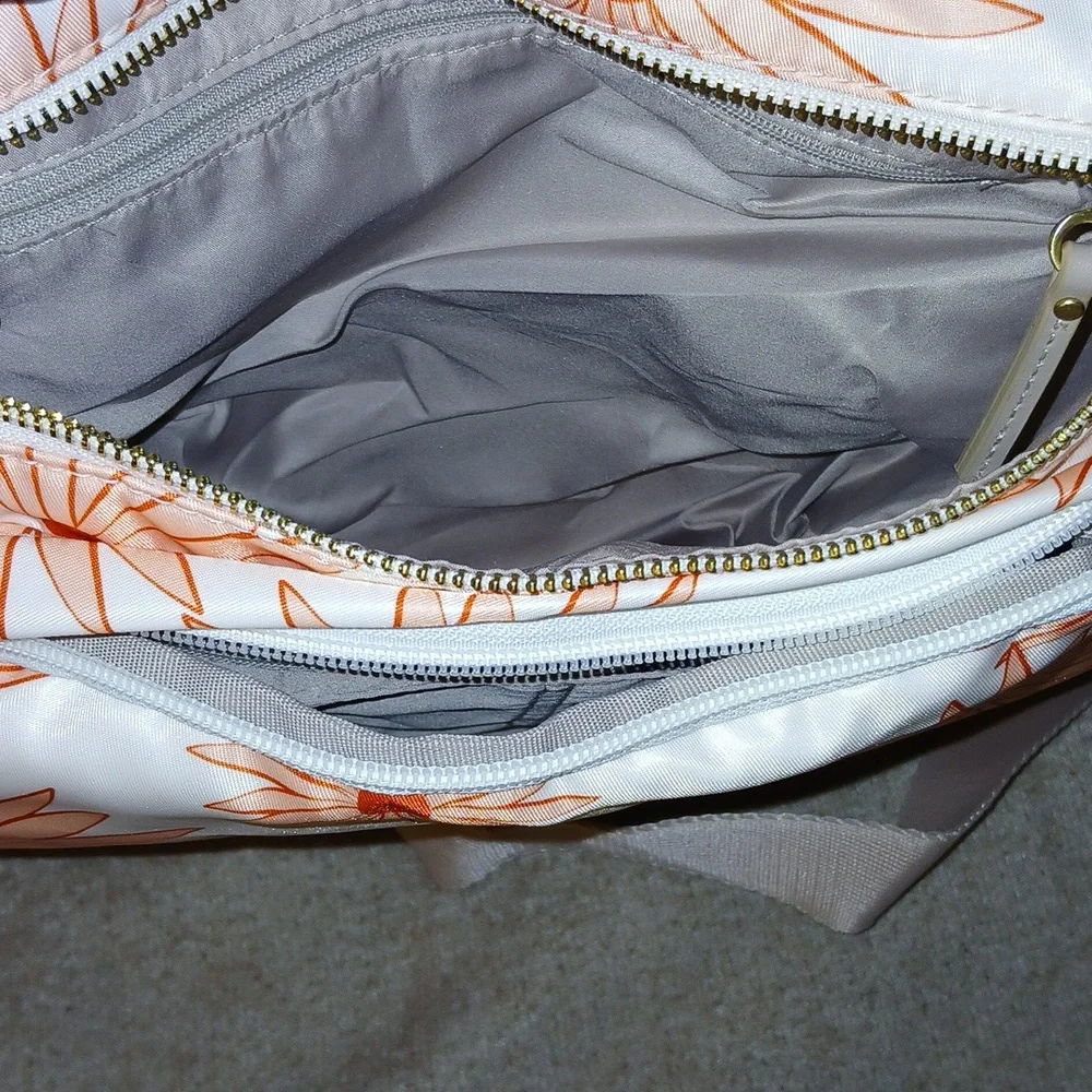Time and‎ Tru adjustable shoulder strap bag